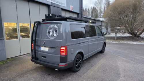 Ammattitason koiravarustelu VW Transporteriin