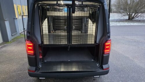 Ammattitason koiravarustelu VW Transporteriin