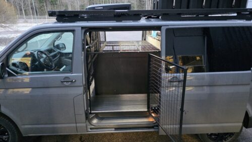 Ammattitason koiravarustelu VW Transporteriin