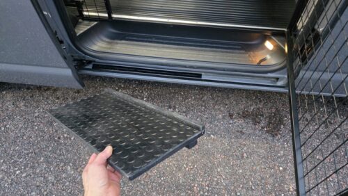Ammattitason koiravarustelu VW Transporteriin