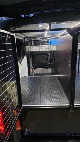 Ammattitason koiravarustelu VW Transporteriin
