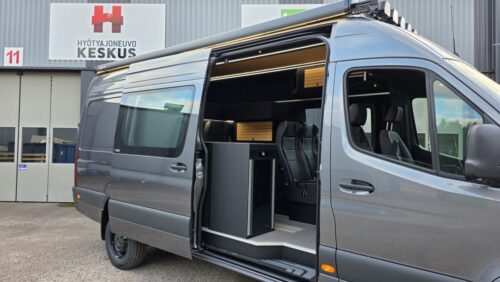 Premium-tason retkeilyauto #10417/#11240