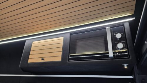 Premium-tason retkeilyauto #10417/#11240