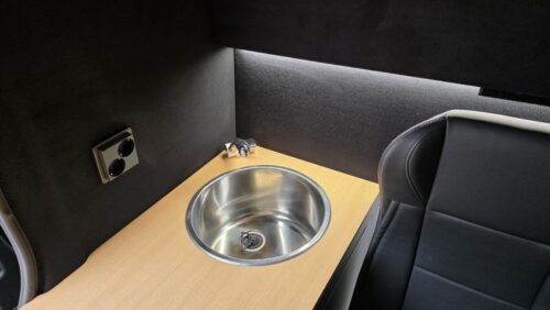Premium-tason retkeilyauto #10417/#11240