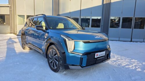 Koiranhäkki kolmelle pienelle koiralle Kia EV9 -henkilöauto