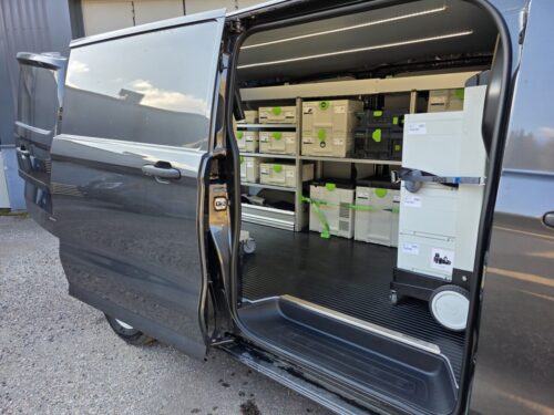 Festool Oy VW Transporter T7 huoltoauto Festoolin omalla Systainer säilytysjärjestelmällä