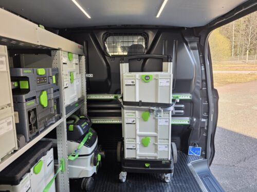 Festool Oy VW Transporter T7 huoltoauto Festoolin omalla Systainer säilytysjärjestelmällä