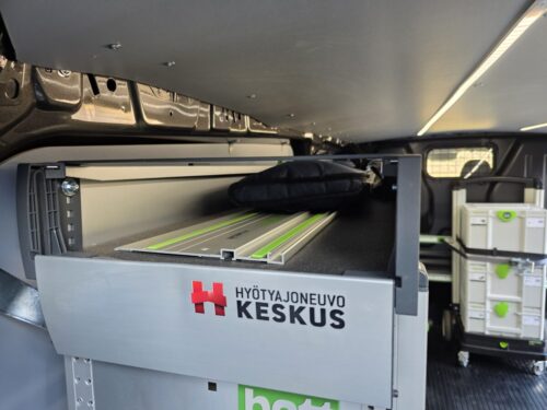 Festool Oy VW Transporter T7 huoltoauto Festoolin omalla Systainer säilytysjärjestelmällä