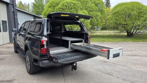 Ford Ranger DC musta Aeroklas lavakate, sähköinen kattotuuletin, bott vetolaatikko #10933