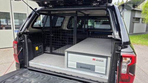 Ford Ranger DC musta Aeroklas lavakate, sähköinen kattotuuletin, bott vetolaatikko #10933