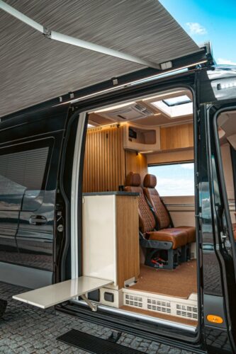 Omavarainen MB Sprinter retkeilyauto #3309