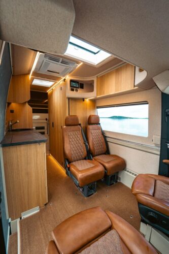 Omavarainen MB Sprinter retkeilyauto #3309