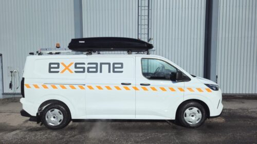 Exane Oy kaksi huoltoajoneuvoksi varusteltua Ford Customia
