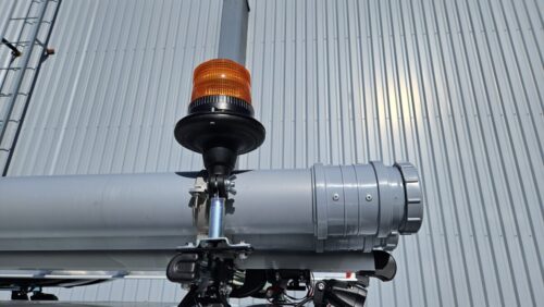 Exane Oy kaksi huoltoajoneuvoksi varusteltua Ford Customia