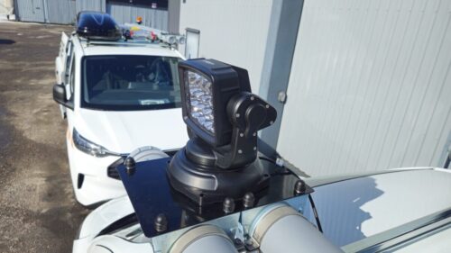 Exane Oy kaksi huoltoajoneuvoksi varusteltua Ford Customia