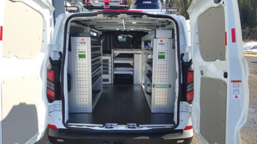 Exane Oy kaksi huoltoajoneuvoksi varusteltua Ford Customia