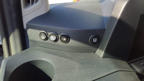 Exane Oy kaksi huoltoajoneuvoksi varusteltua Ford Customia