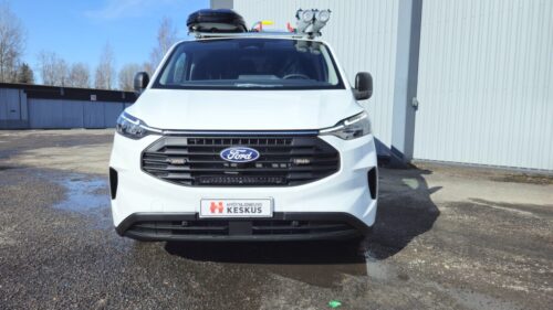 Exane Oy kaksi huoltoajoneuvoksi varusteltua Ford Customia