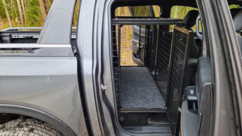 Ford Ranger läpikuljettava koirahäkki kahdella ovella
