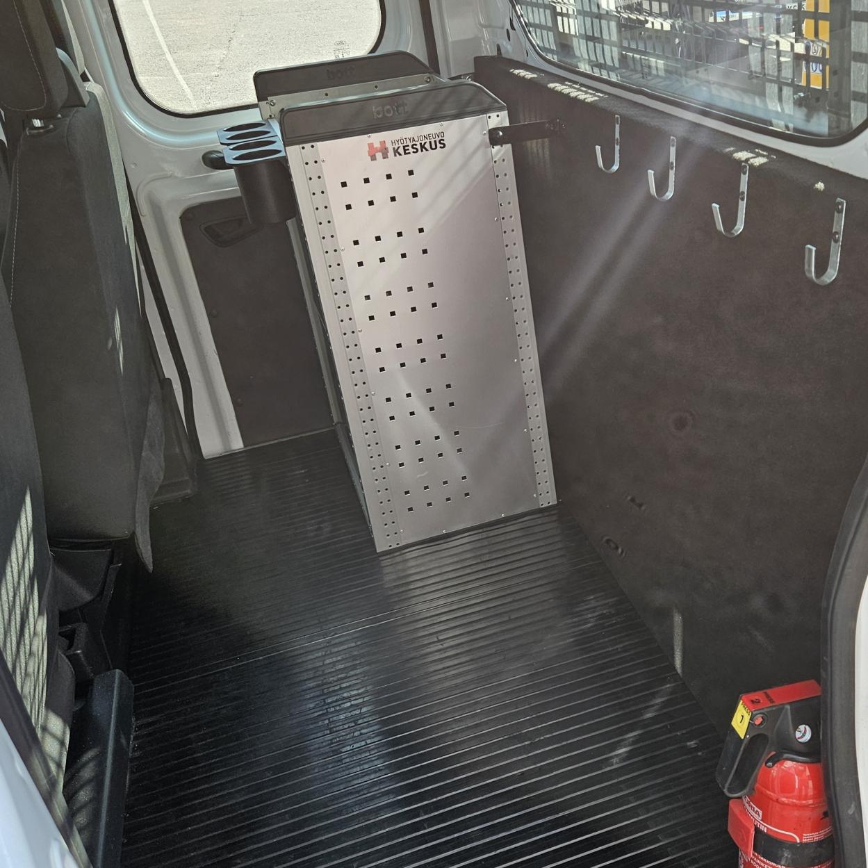 Nivos Ford Transit lava-auto puominosturilla