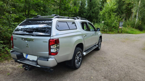 Mitsubishi ML200 koiranhäkki kahdelle koiralle