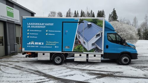 Järki-Saneeraus Oy – kaksi työmaakalustettua kuorma-autoa kattosaneerauksiin