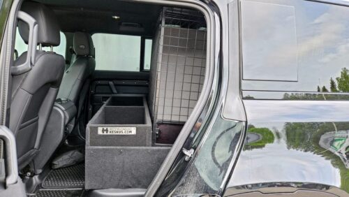 Land Rover Defender jaettu koirahäkki kahdelle koiralle