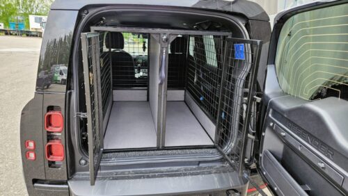 Land Rover Defender jaettu koirahäkki kahdelle koiralle