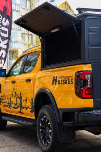 Ford Ranger Alu-Cab ModCAP koirahäkillä