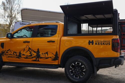 Ford Ranger Alu-Cab ModCAP koirahäkillä