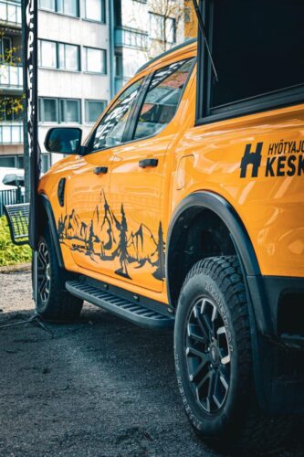 Ford Ranger Alu-Cab ModCAP koirahäkillä